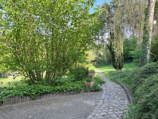 Weg Richtung Gartentor