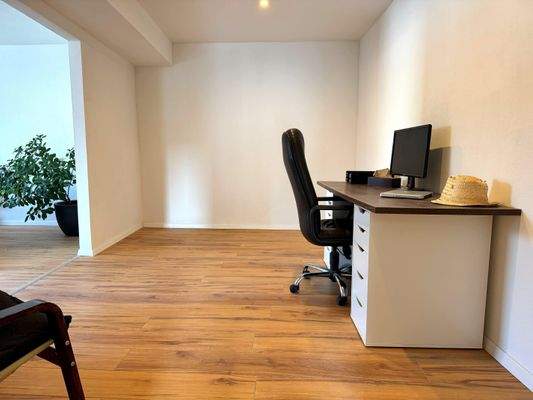 Büro oder Esszimmer
