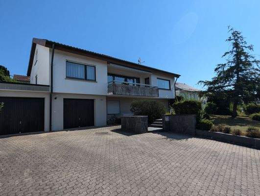 Großzügiger Einfahrtsbereich