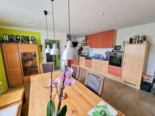 Küche mit Einbauküche