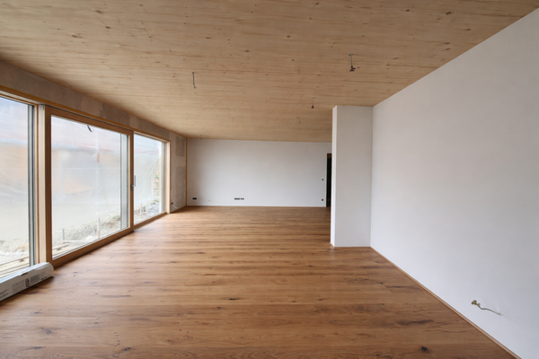 Blick Küche ins Wohnzimmer