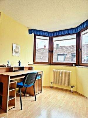 Lichtdurchfluteter Erker im Kinderzimmer