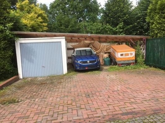 Garage/Carport