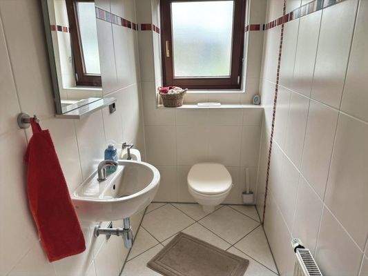 hell gefliestes Gäste-WC