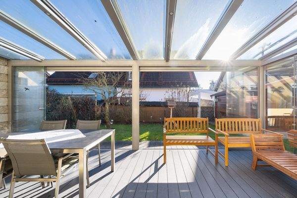 ... mit Zugang in den Garten