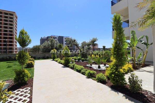 Apartments in a Complex with Swimming Pool in Aksu Altintas