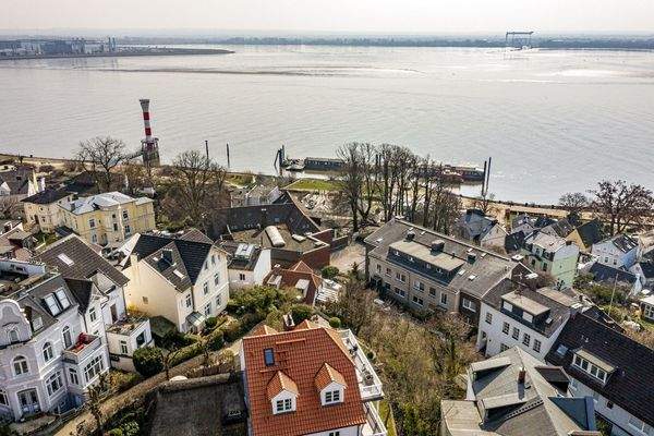 Elbe mit Anlieger Bulln