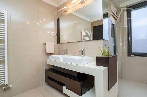 Gyerekszobák fürdőszobája 1