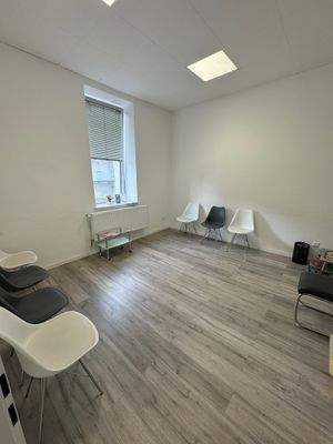 Büro-/Praxisflächen