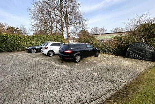 Parkmöglichkeiten hinter dem Haus