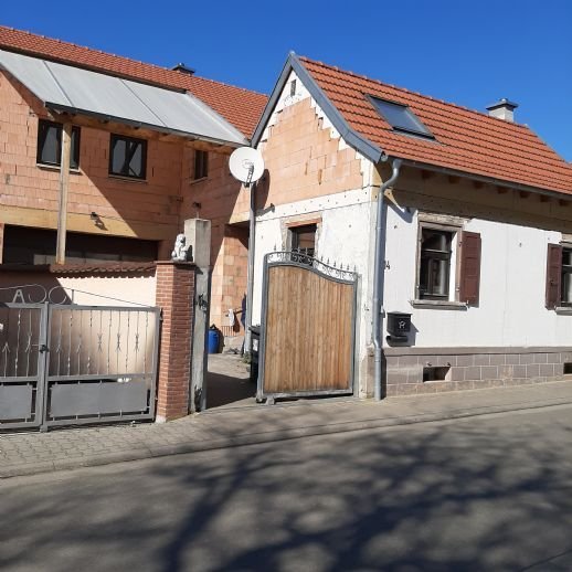 Einfamilienhaus mit Balkon u. großzügigem Garten