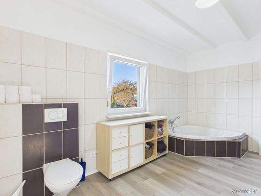 Tageslichtdusch- und Wannenbad