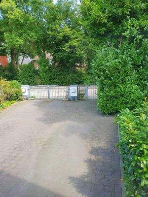 Zufahrt und Gartentor