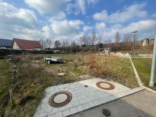 Zufahrt mit Erschließung