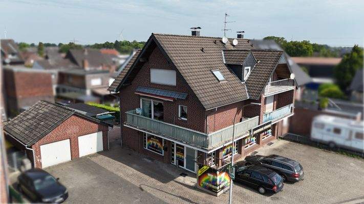 Hausansicht + Garagen