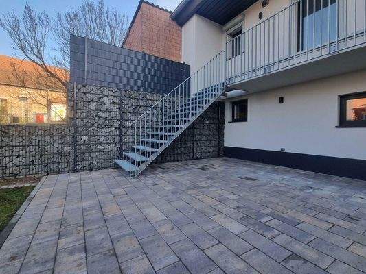 Stahltreppe zum Wohnbereich