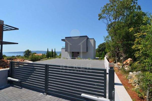 Eine mediterrane Bepflanzung ziert den Garten