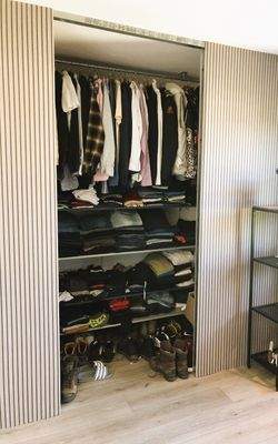 Kleiderschrank im Schlafzimmer