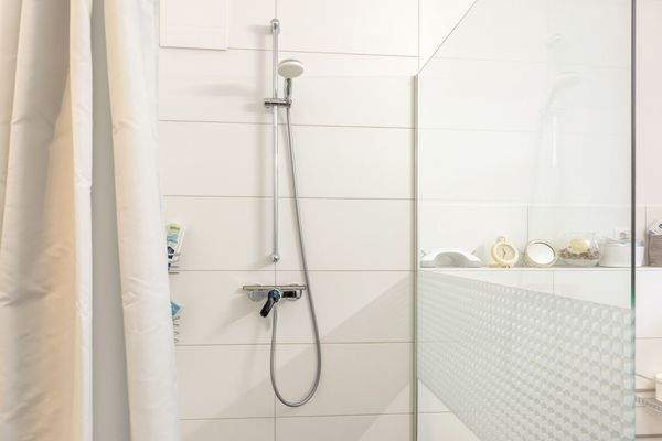 mit ebenerdiger Dusche