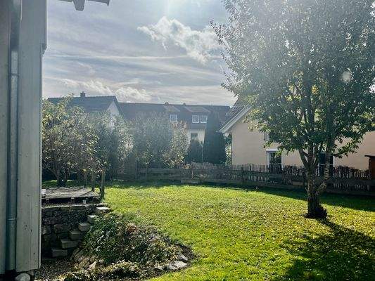 Der große Garten lädt zum Spielen ein 