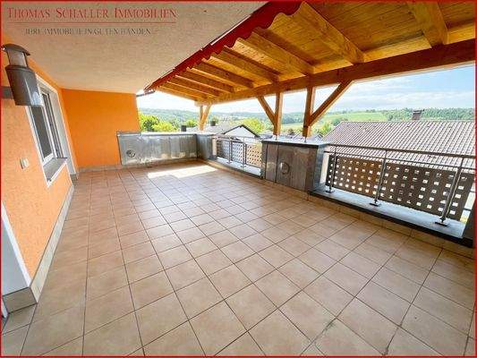 Große Loggia mit Weitblick nach Süden / OG