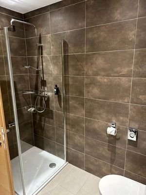 Badezimmer 1.jpg