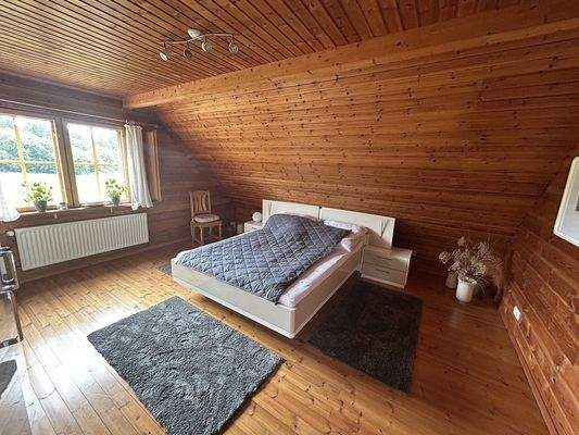 drei Zimmer im Obergeschoss 