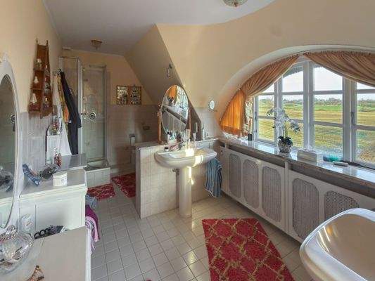 17. Hauptbad im DG.jpg