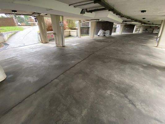 Ausfahrt und Stellfläche