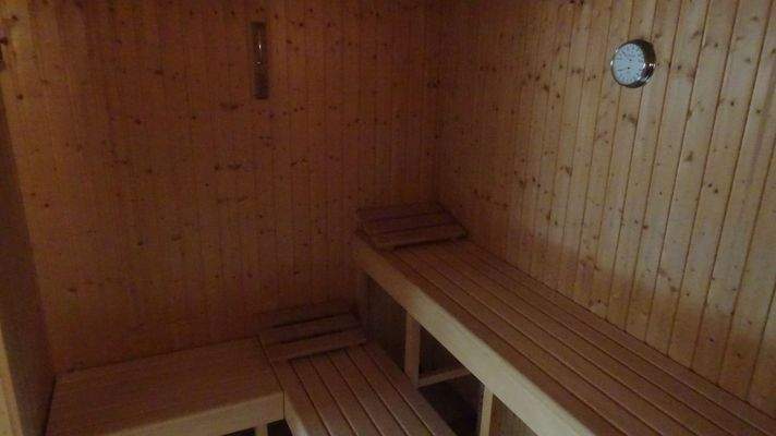 SAUNA (2).JPG