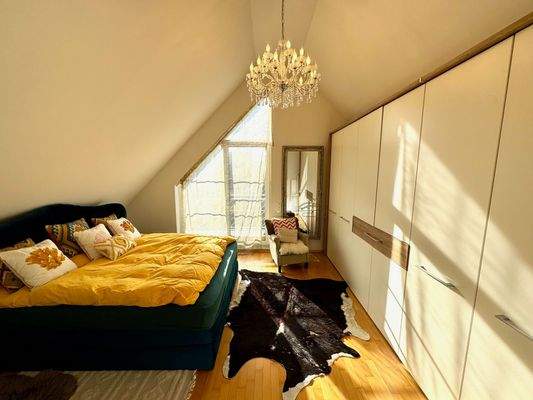 B4 Hauptschlafzimmer OG.jpg