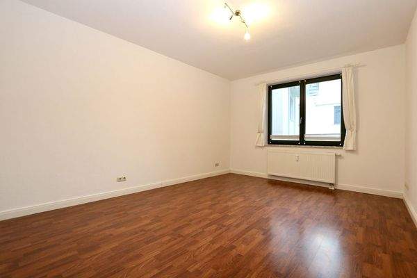 Das geräumige Schlafzimmer