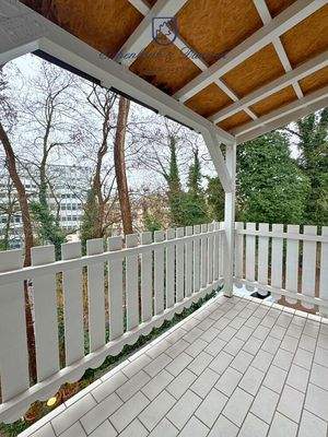 Überdachter Balkon OG