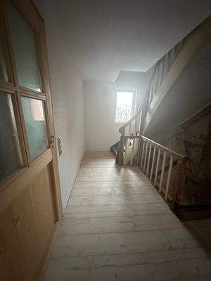 Flur im Obergeschoss mit Treppe zum Dachgeschoss