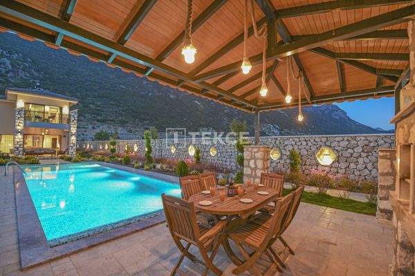 Detached Townhouse with 2 Bedrooms and Furniture in Kaş Kalkan