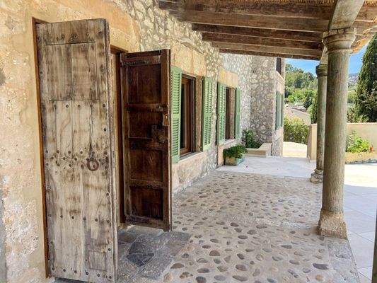 Finca mit Pool zum Verkauf in Capdella, Mallorca