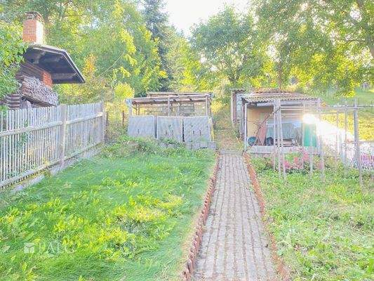 Garten mit Hühnerstall