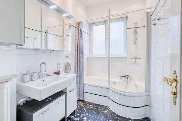 Hochwertiges Tageslichtbad