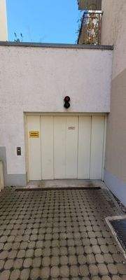 Tiefgarageneinfahrt