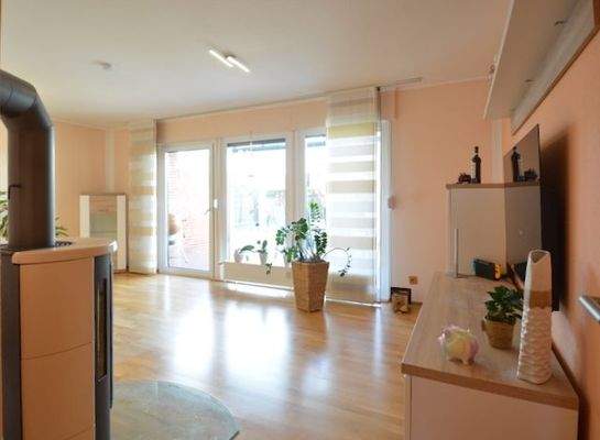 Wohnzimmer mit Zugang zur Terrasse