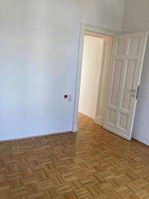 Blick zum Flur vom Schlafzimmer aus