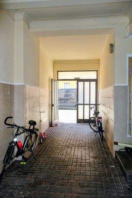 Durchgang zum Hinterhaus Pic1 VKWMSMFH