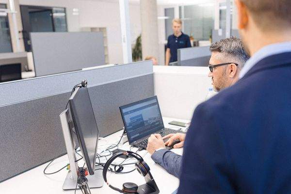 Moderne Arbeitsplätze mit Schallschutz