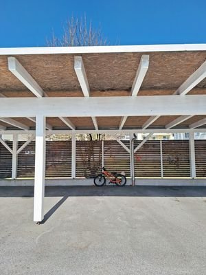 Stellplatz Carport, Hochwertige 3-Zimmerwohnung mit Carport