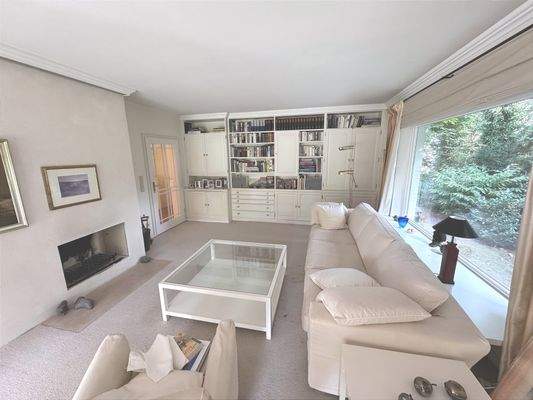 Wohnzimmer mit Kamin