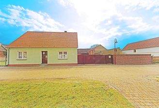 Hausansicht / Straßenseite