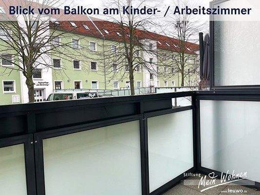 Blick vom Balkon am Kinder- / Arbeitszimmer