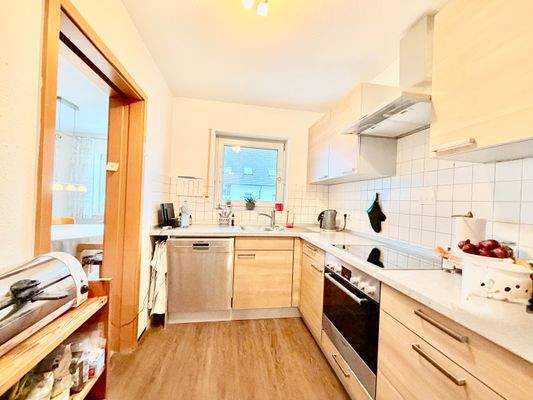 Separate Küche mit angrenzendem Abstellraum