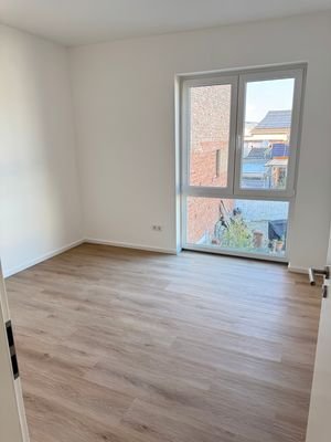 Zimmer 3, OG