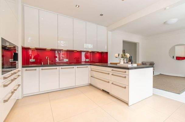 Moderne Küche inklusive aller elektrischen Geräte